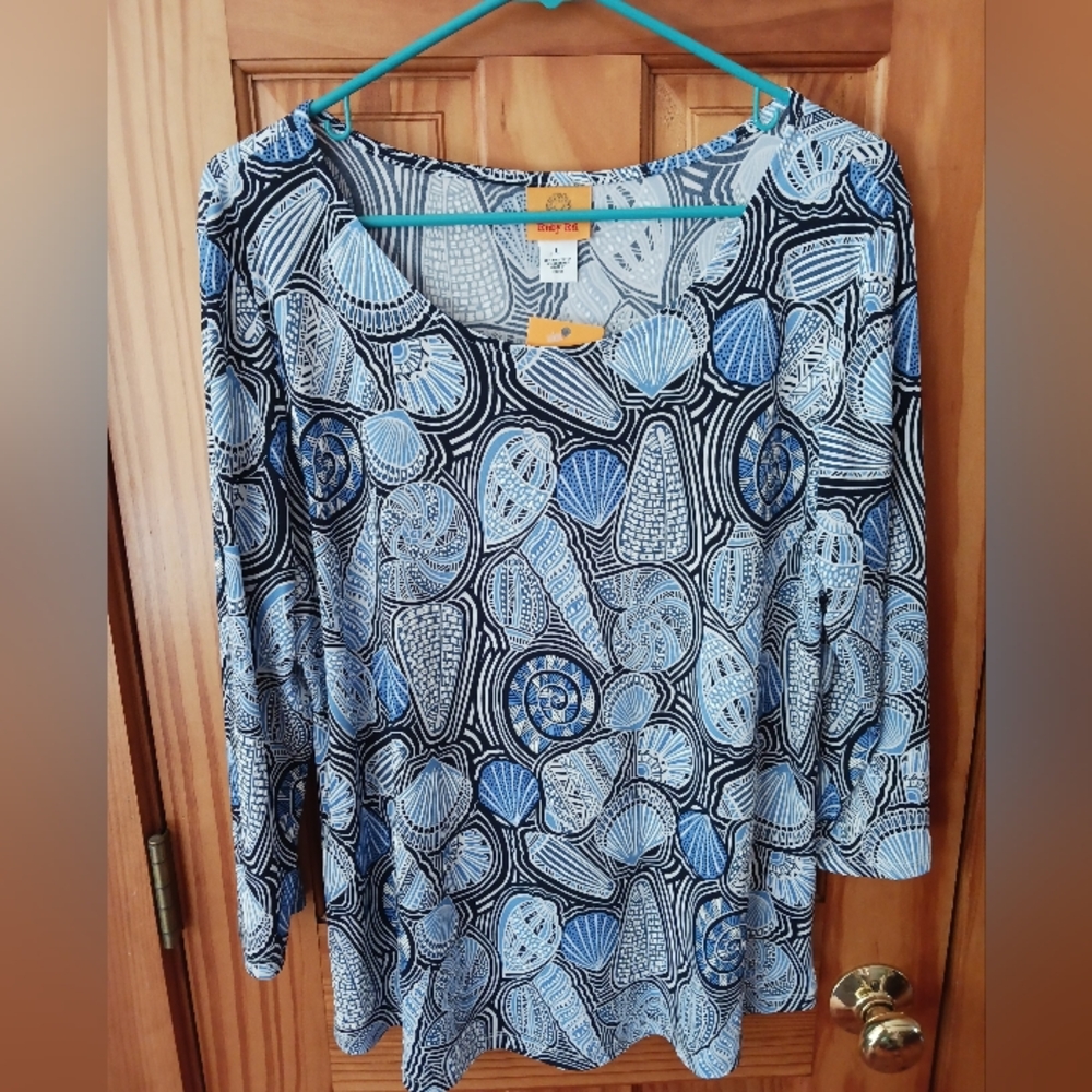 Seashell print tunic top NWT L
